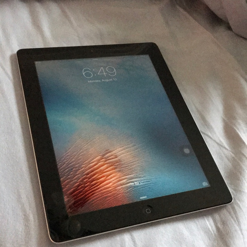 iPad 2 brand new! Only been used a few times.